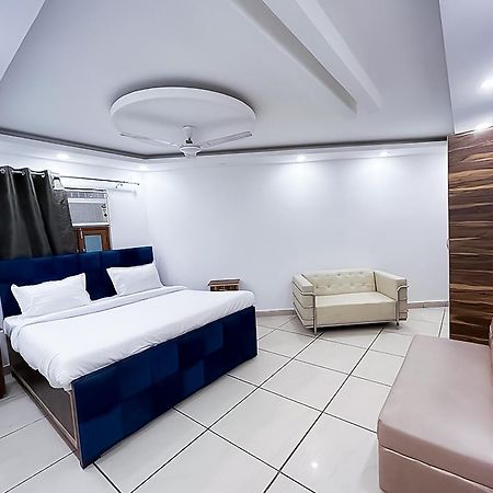 Hotel Js Garden - Near Jaypee Hospital 诺伊达 外观 照片