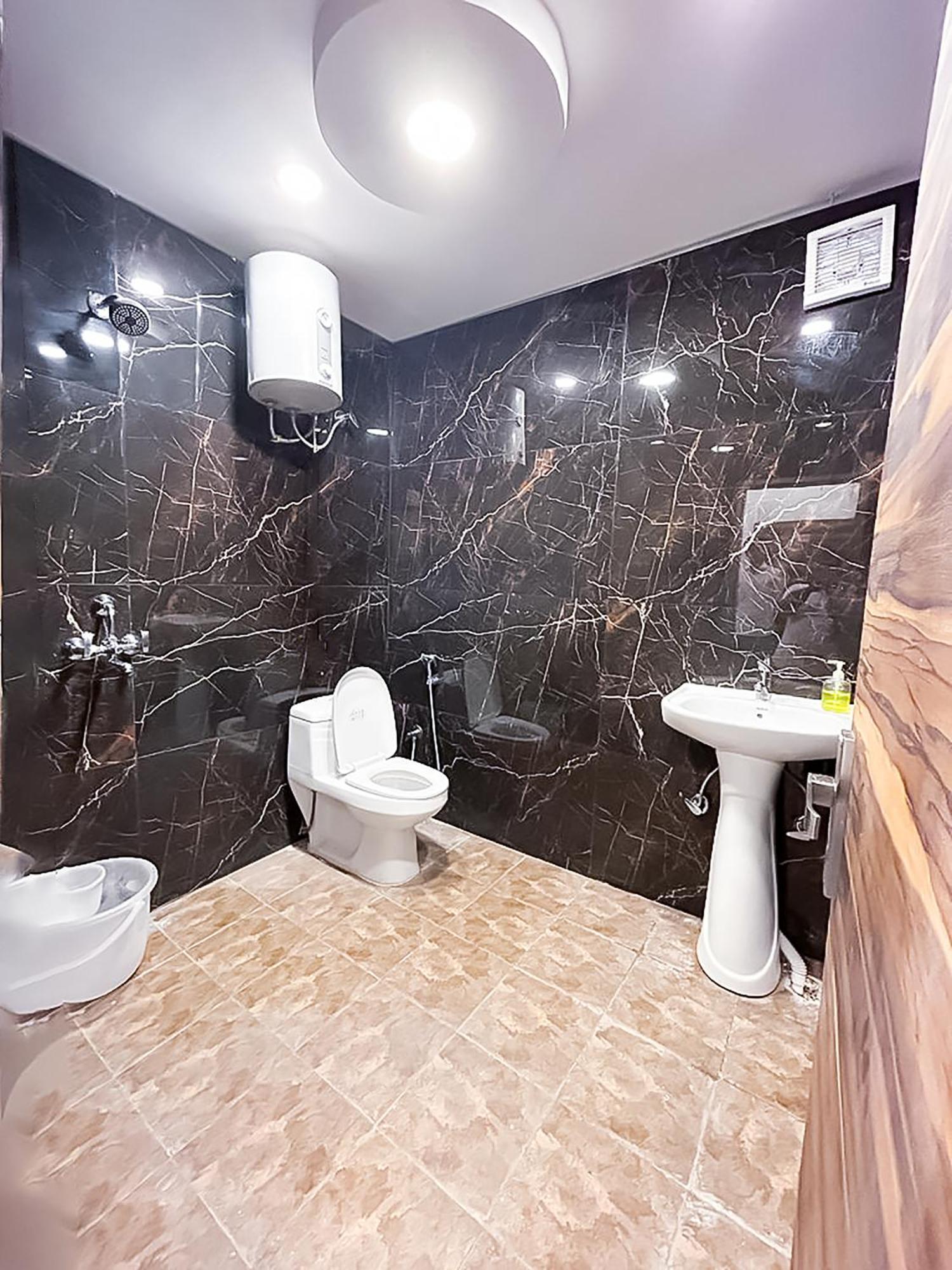 Hotel Js Garden - Near Jaypee Hospital 诺伊达 外观 照片