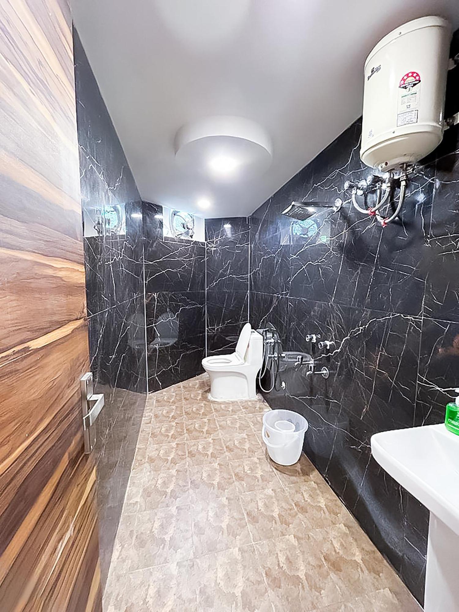 Hotel Js Garden - Near Jaypee Hospital 诺伊达 外观 照片