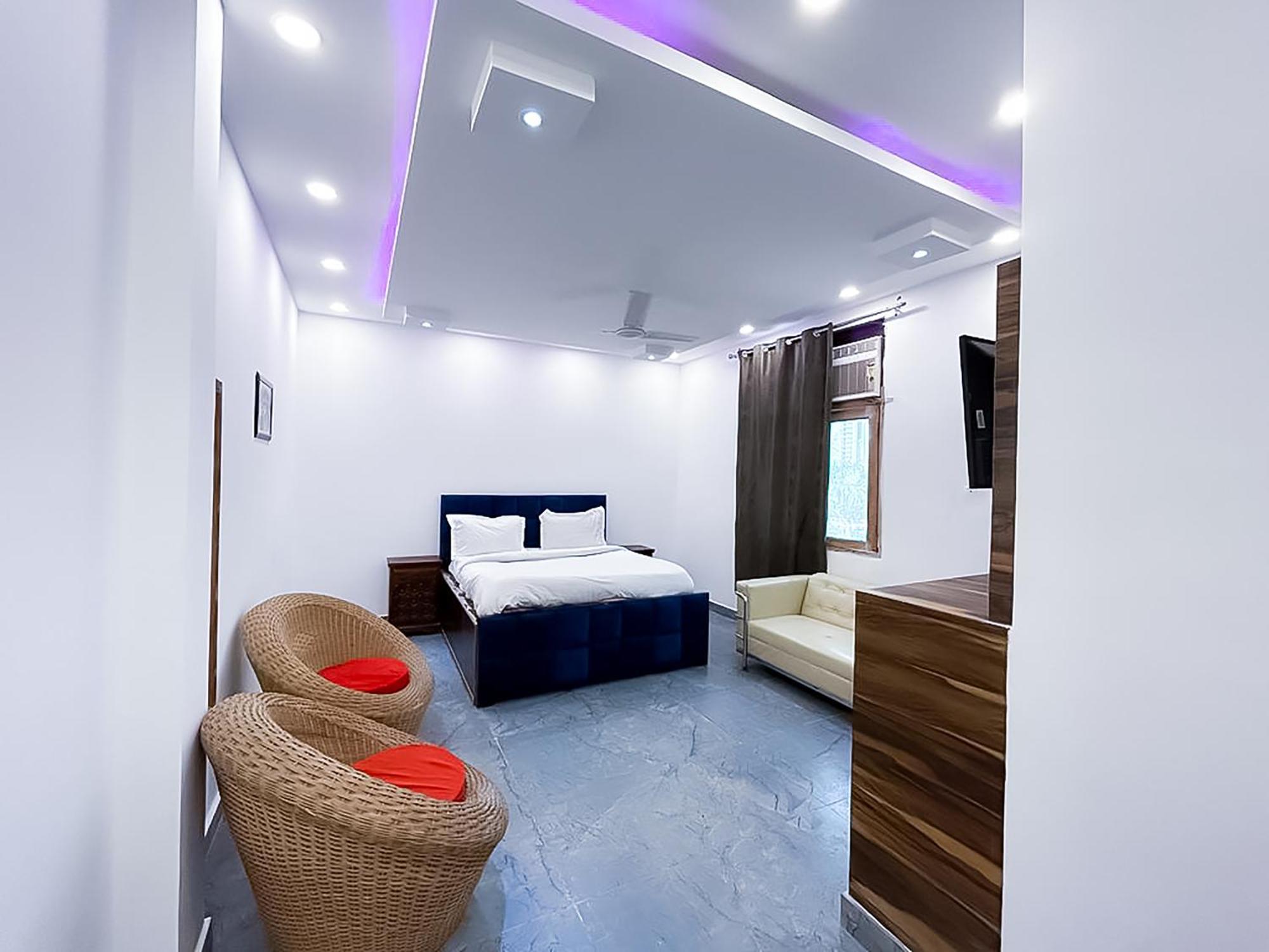 Hotel Js Garden - Near Jaypee Hospital 诺伊达 外观 照片