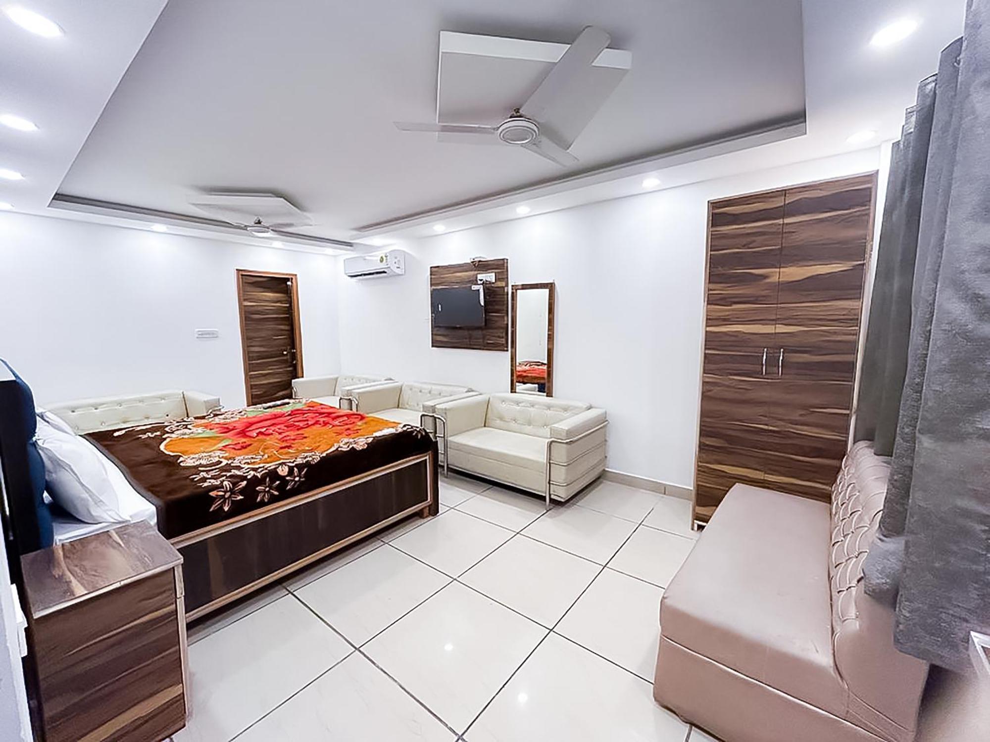 Hotel Js Garden - Near Jaypee Hospital 诺伊达 外观 照片