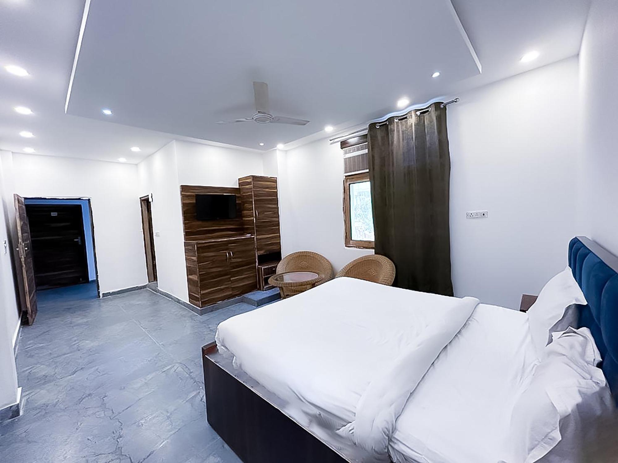 Hotel Js Garden - Near Jaypee Hospital 诺伊达 外观 照片