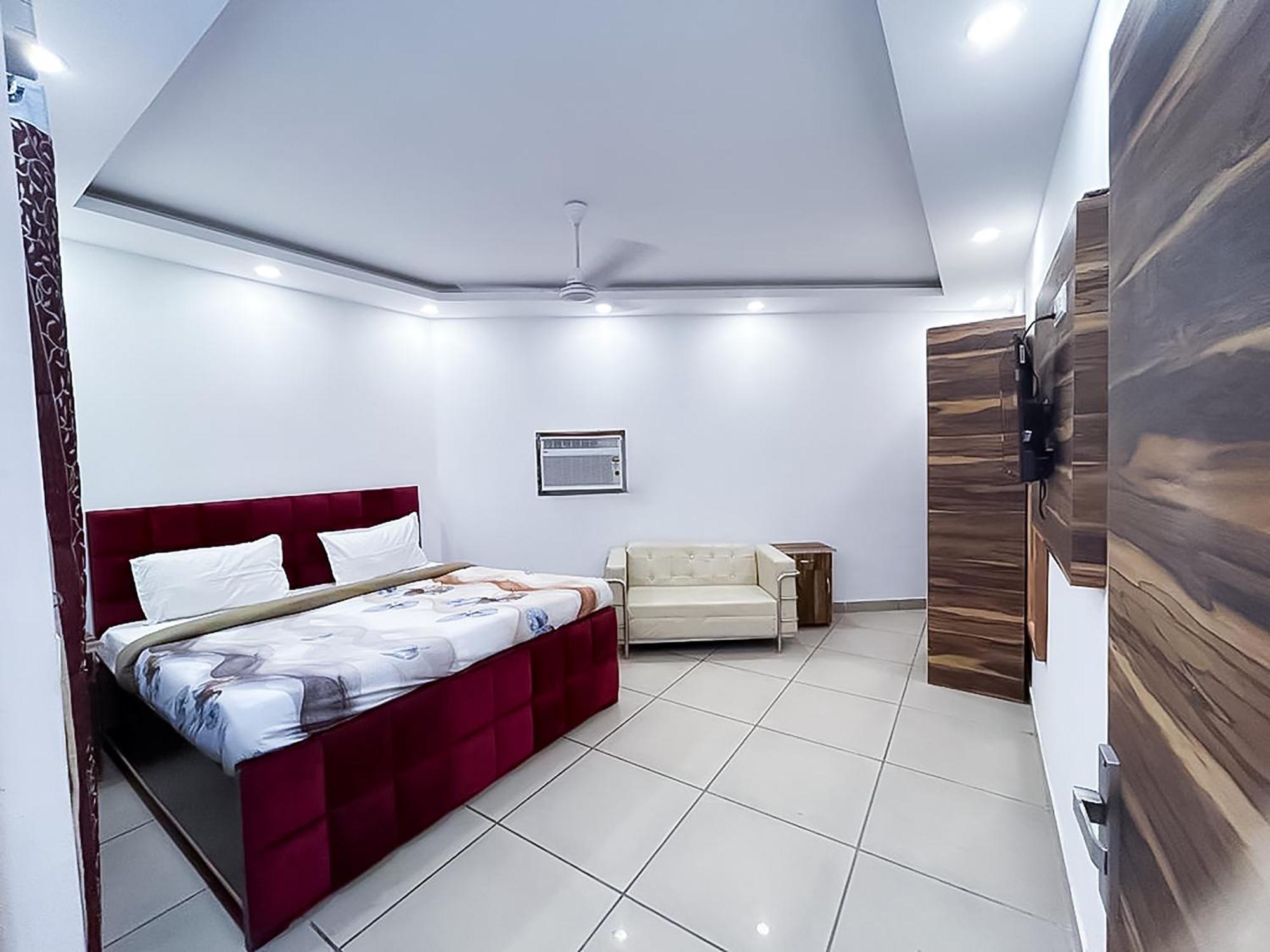 Hotel Js Garden - Near Jaypee Hospital 诺伊达 外观 照片