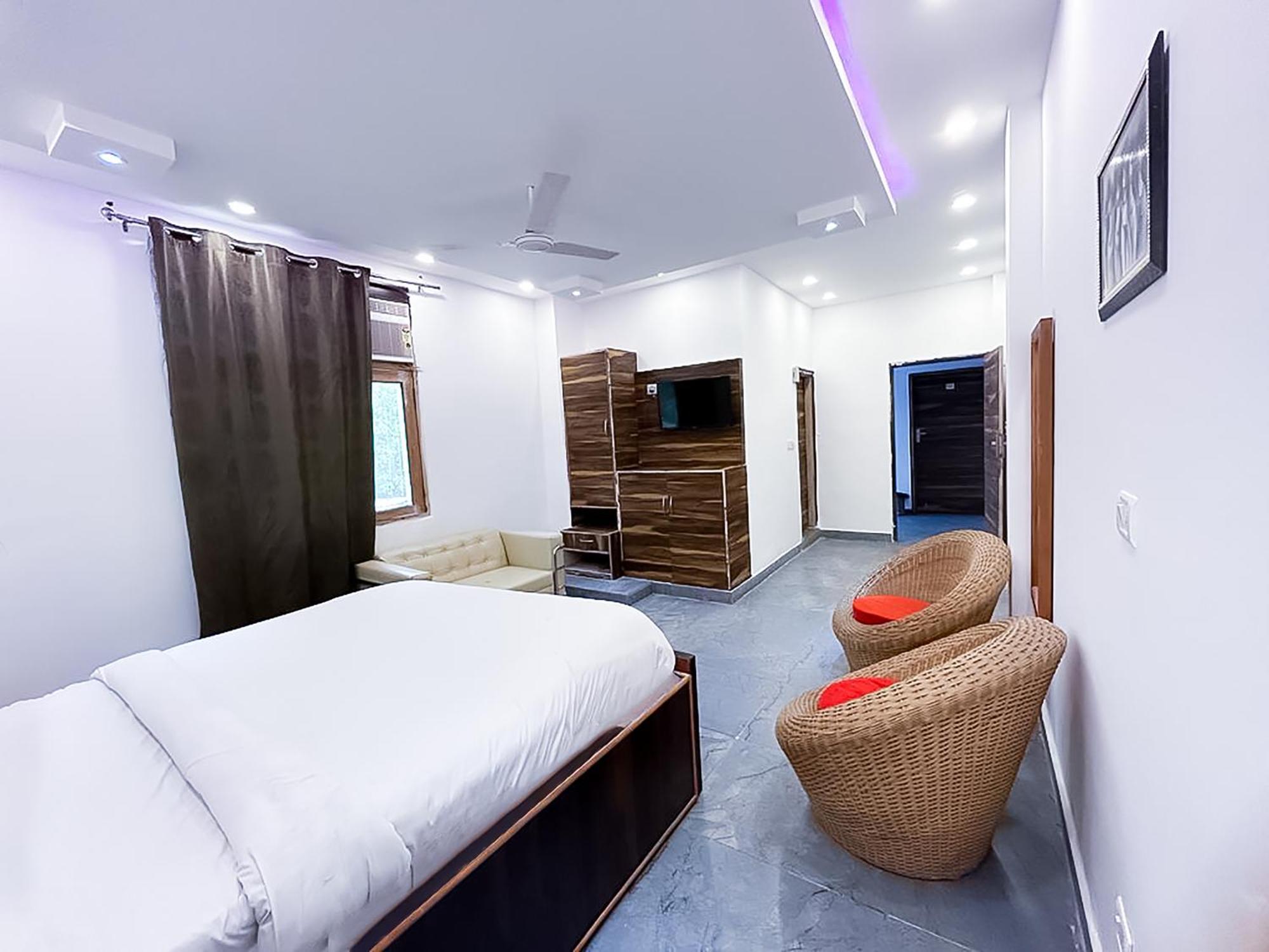 Hotel Js Garden - Near Jaypee Hospital 诺伊达 外观 照片