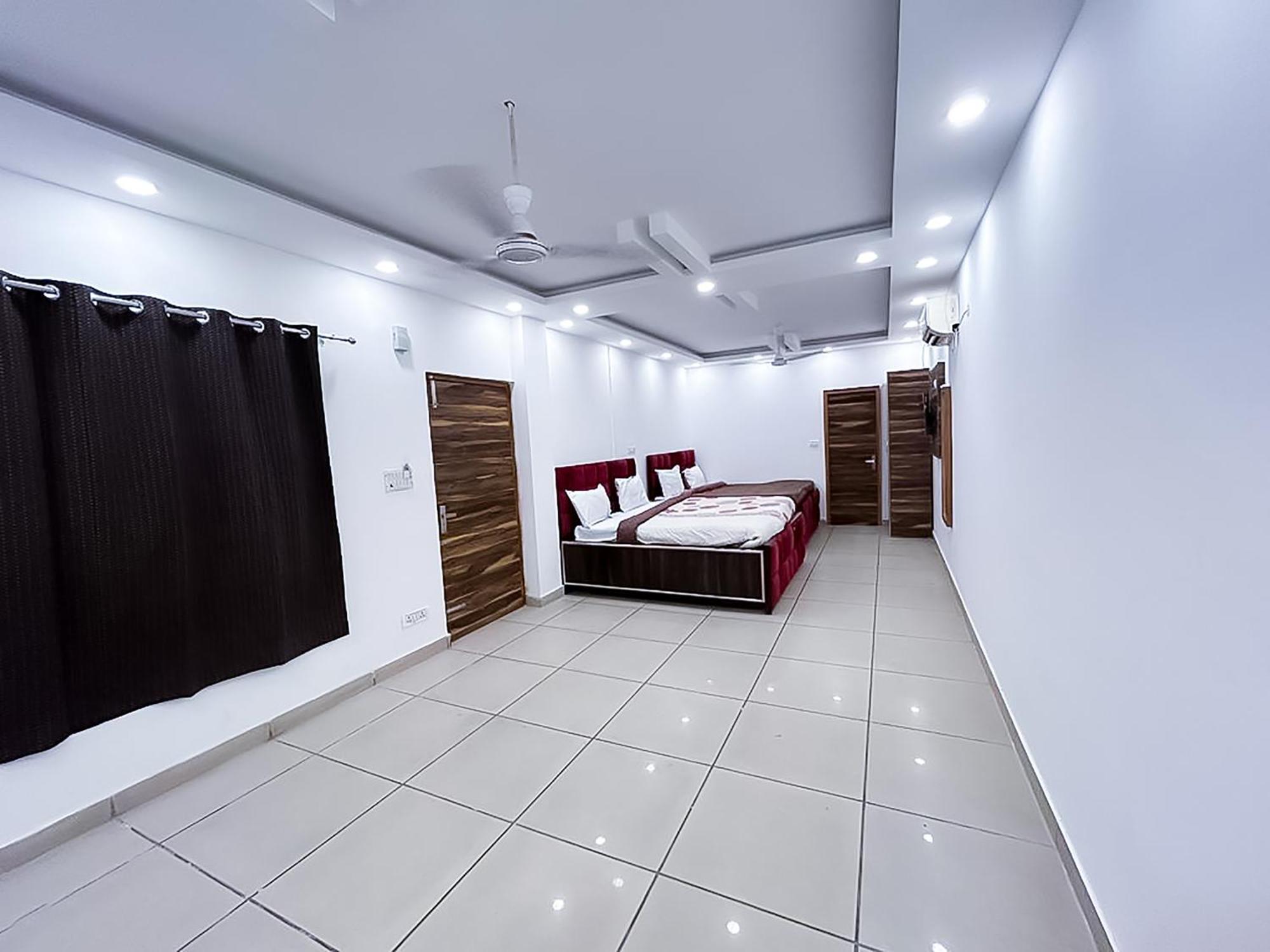 Hotel Js Garden - Near Jaypee Hospital 诺伊达 外观 照片